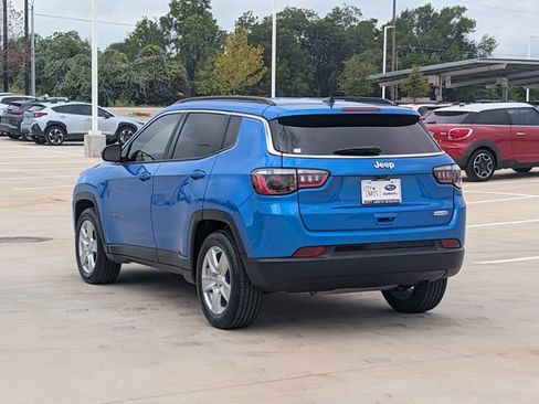 Used 2022 Jeep Compass Latitude FWD image 4