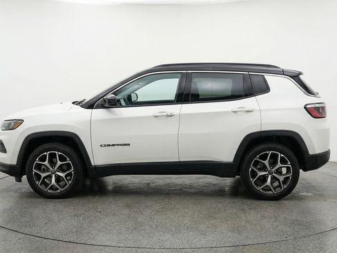 Used 2025 Jeep Compass Limited image 5