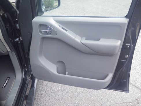 Used 2014 Nissan Frontier SV w/ SV Value Truck Package image 22