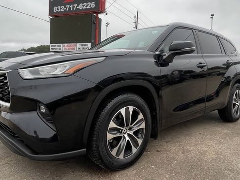 Used 2020 Toyota Highlander XLE image 4