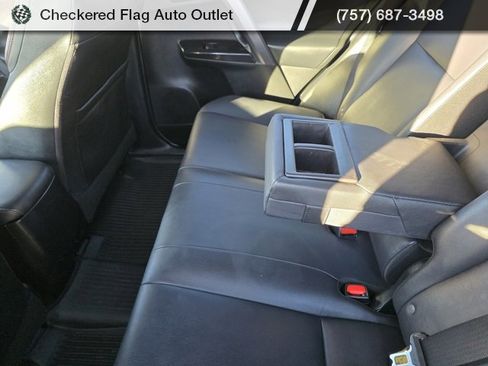 Used 2018 Toyota RAV4 SE image 40