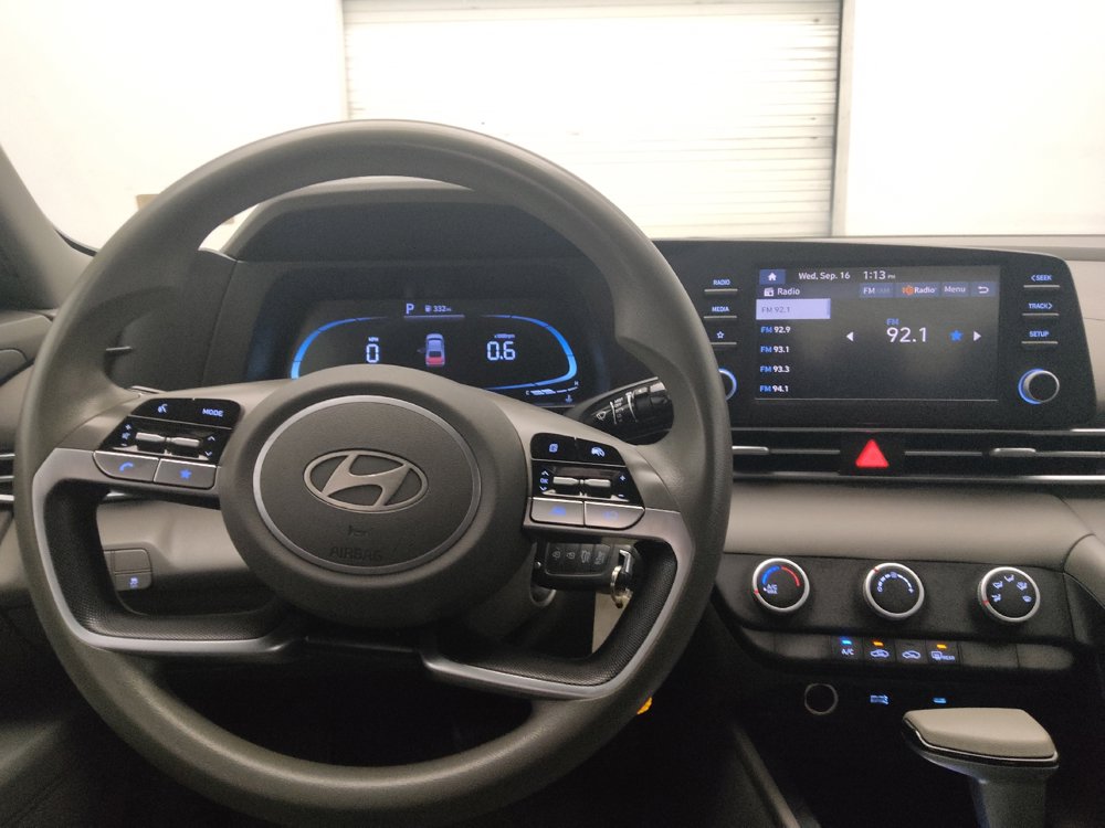Used 2024 Hyundai Elantra SE FWD image 22