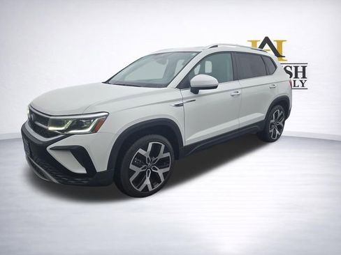 Used 2023 Volkswagen Taos SEL AWD/4WD image 3