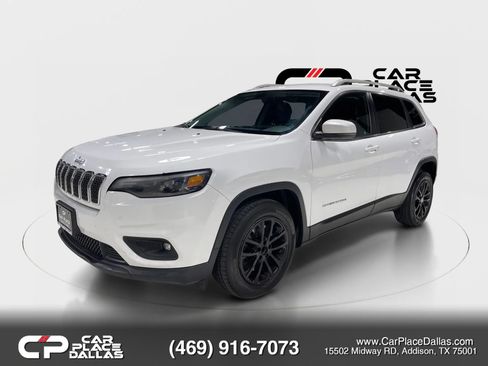 Used 2019 Jeep Cherokee Latitude Plus w/ Cold Weather Group FWD image 3