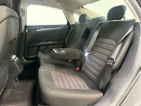 Used 2018 Ford Fusion SE w/ Fusion SE Technology Package FWD image 15