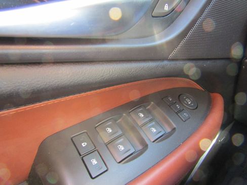 Used 2017 Cadillac Escalade Premium Luxury image 40