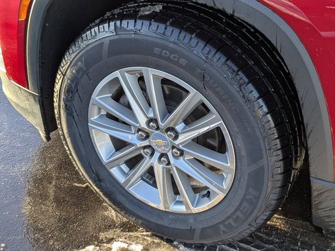 Used 2023 Chevrolet Traverse LT image 10