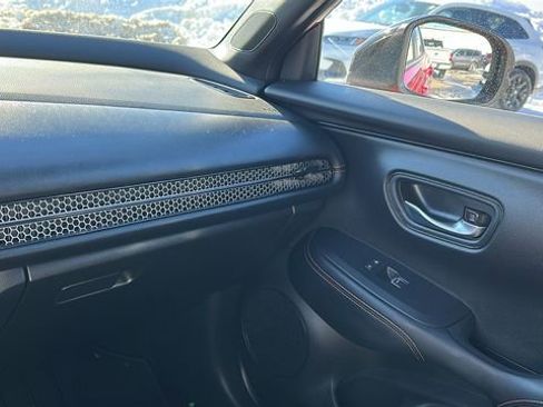 Used 2025 Honda HR-V Sport image 19