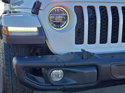 Used 2021 Jeep Gladiator Sport image 29