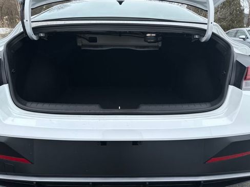 New 2026 Hyundai Elantra Limited FWD image 22