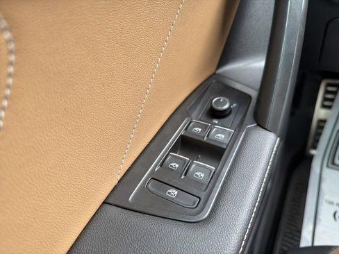 Used 2022 Volkswagen Tiguan SE R-Line image 25