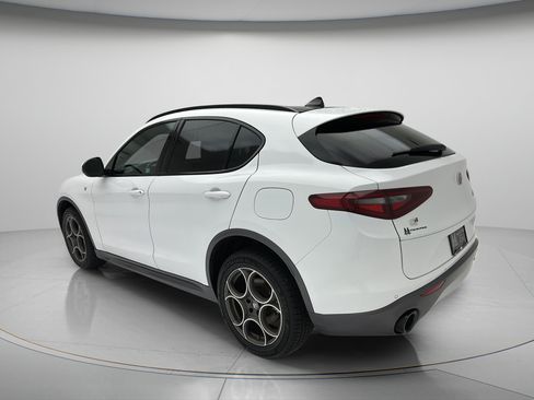 Used 2023 Alfa Romeo Stelvio Ti AWD/4WD image 4
