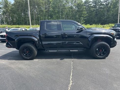 Used 2025 Toyota Tacoma TRD Pro AWD/4WD image 9