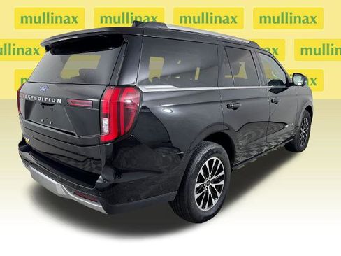 Certified 2025 Ford Expedition Platinum AWD/4WD image 4