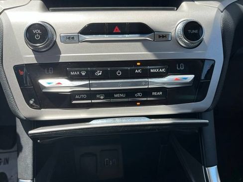 Used 2020 Ford Explorer XLT w/ Equipment Group 202A AWD/4WD image 35