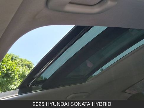 Used 2025 Hyundai Sonata Limited FWD image 14