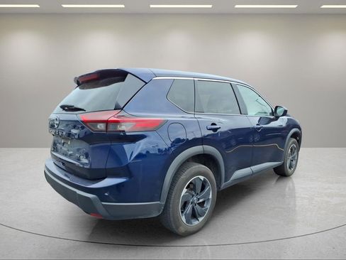 Used 2024 Nissan Rogue SV AWD/4WD image 3