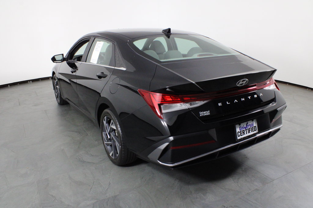 Certified 2025 Hyundai Elantra SEL FWD image 16