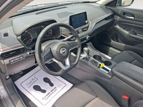 Used 2025 Nissan Altima 2.5 SV FWD image 10