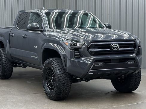Used 2026 Toyota Tacoma SR5 AWD/4WD image 7