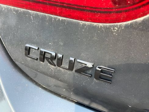 Used 2019 Chevrolet Cruze LT FWD image 12