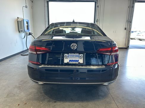Used 2021 Volkswagen Passat 2.0T SE image 4