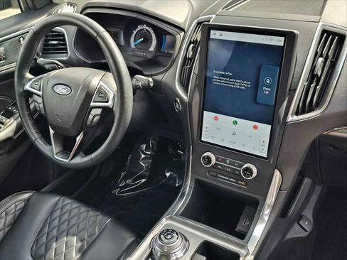 Used 2024 Ford Edge Titanium image 10