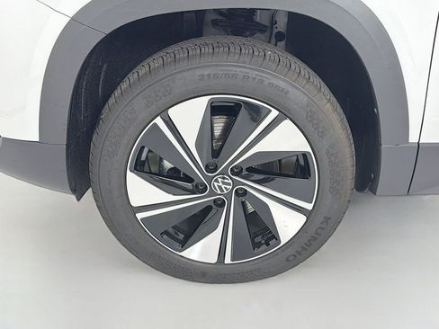 New 2026 Volkswagen Taos SE AWD/4WD image 32