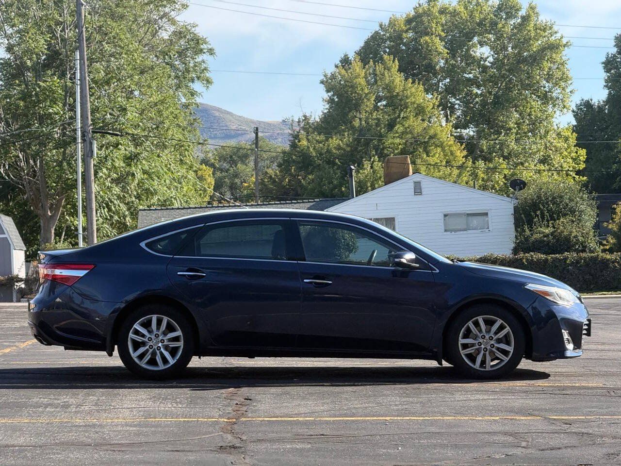 Used 2014 Toyota Avalon XLE FWD image 6