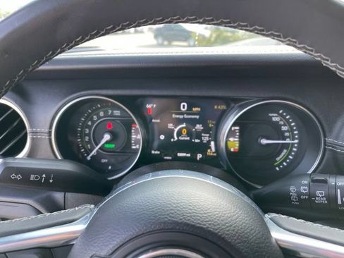 Used 2023 Jeep Wrangler Unlimited Sahara AWD/4WD image 8