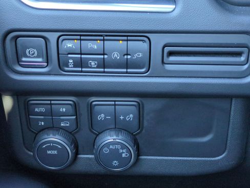 Used 2022 Chevrolet Tahoe RST w/ Luxury Package image 17