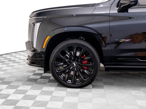 Certified 2025 Cadillac Escalade V w/ LPO, ONYX Package AWD/4WD image 41