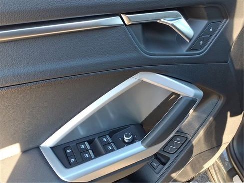New 2025 Audi Q3 2.0T Premium image 10