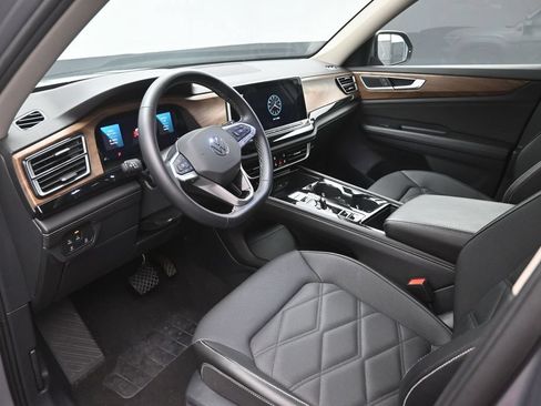 Used 2025 Volkswagen Atlas SE AWD/4WD image 19