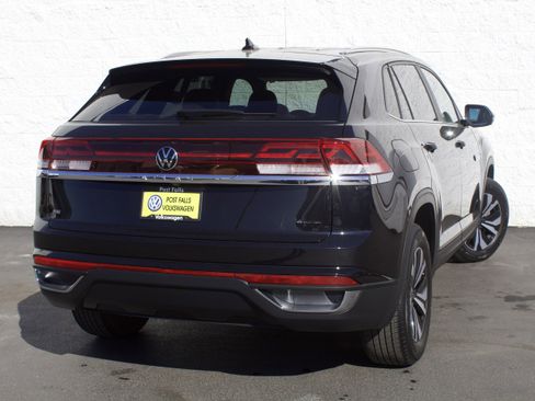Used 2024 Volkswagen Atlas Cross Sport SE image 8