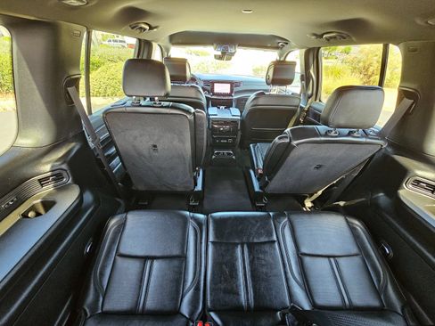 Used 2024 Jeep Wagoneer Series III AWD/4WD image 33
