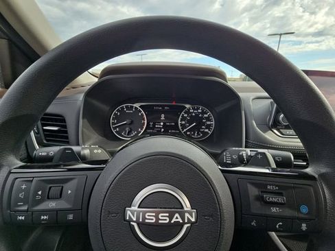 Used 2023 Nissan Rogue SV FWD image 25