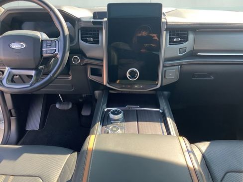 Used 2023 Ford Expedition Platinum image 21