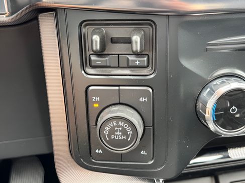Used 2025 Ford F150 Platinum w/ Equipment Group 702A High AWD/4WD image 31
