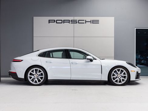 Certified 2025 Porsche Panamera w/ Premium Package RWD image 8