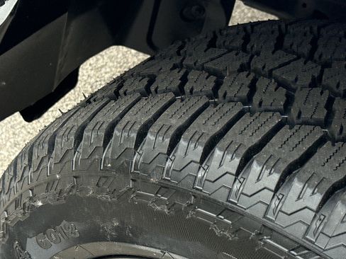 Used 2023 RAM 1500 Laramie AWD/4WD image 12