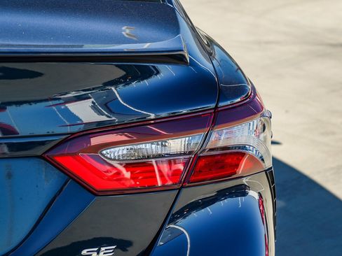 Used 2021 Toyota Camry SE w/ Carpet Mat Package (TMS) FWD image 8