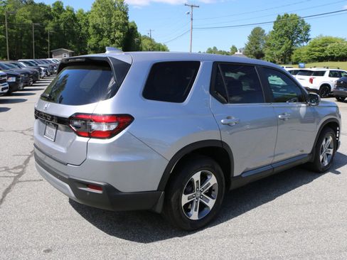 Used 2025 Honda Pilot EX-L image 8