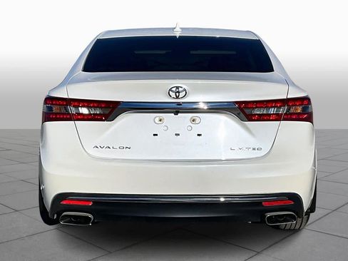 Used 2018 Toyota Avalon Limited image 4