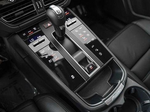 Certified 2026 Porsche Macan AWD/4WD image 20