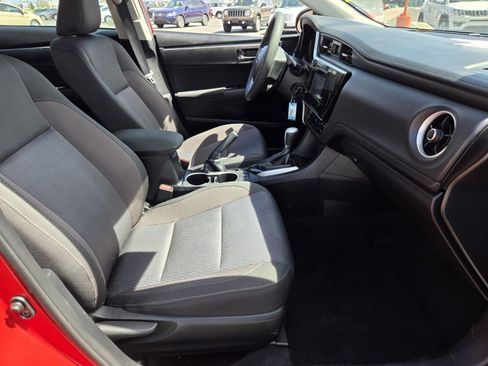 Used 2018 Toyota Corolla LE FWD image 12