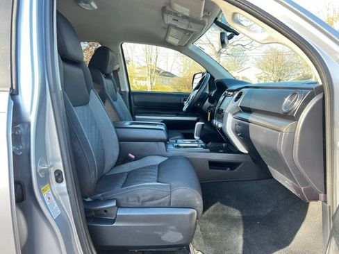 Used 2017 Toyota Tundra SR5 w/ SR5 Upgrade Package AWD/4WD image 23