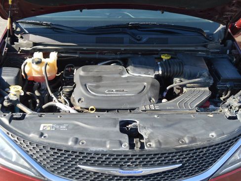 Used 2019 Chrysler Pacifica Limited image 28