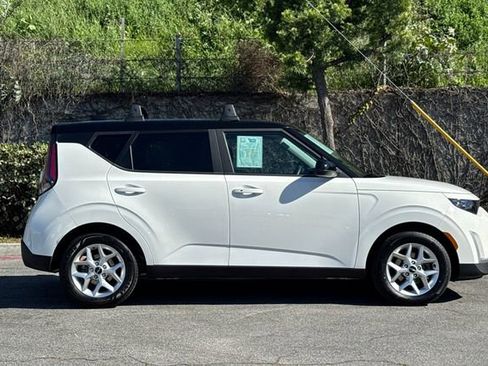 Used 2023 Kia Soul S image 3