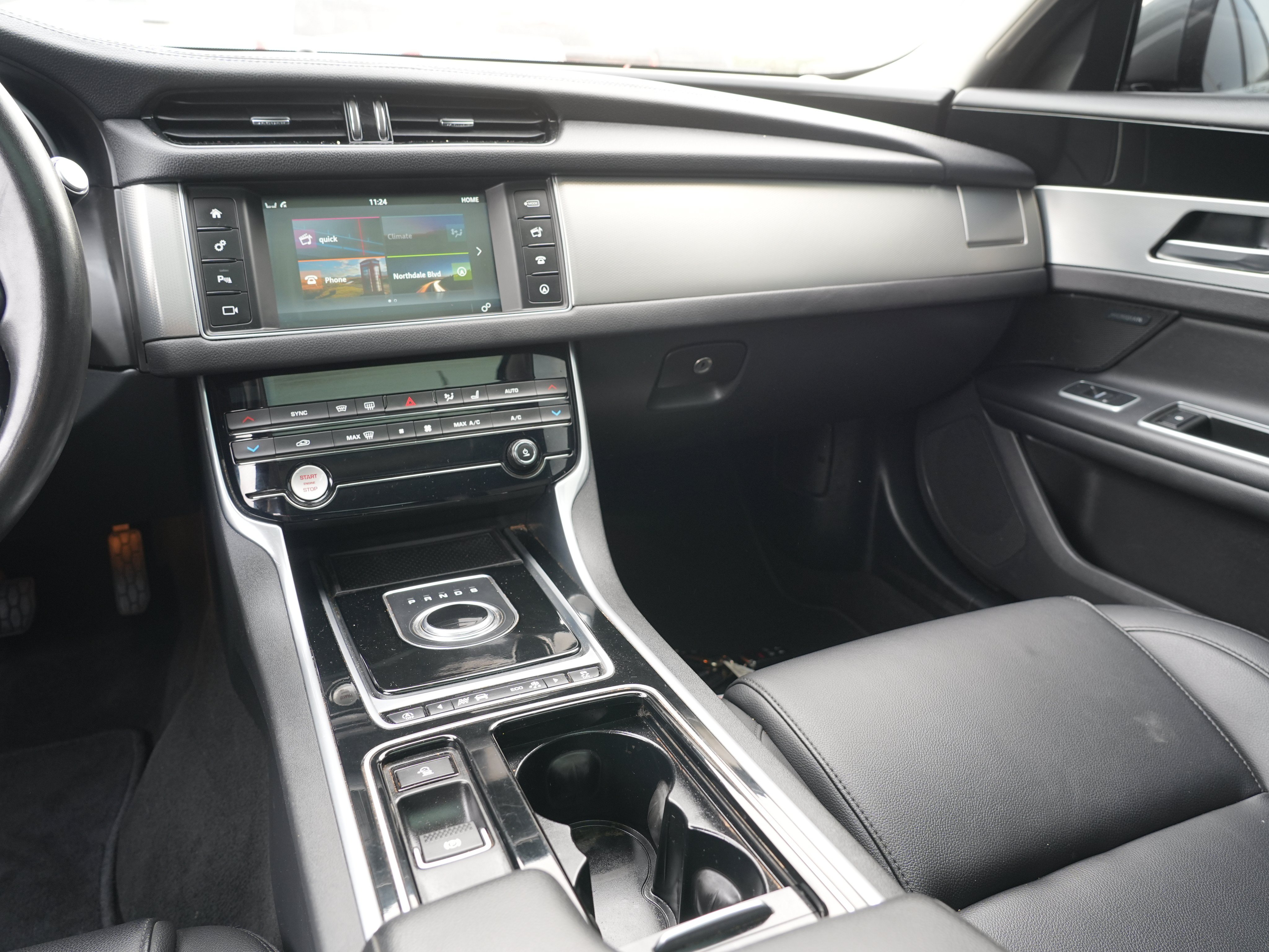 Used 2018 Jaguar XF Premium AWD/4WD image 21